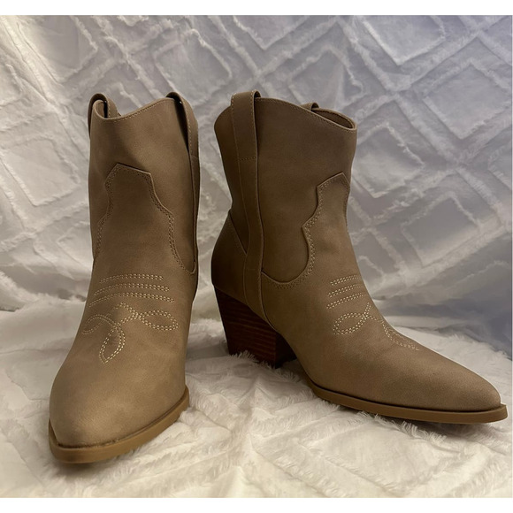 Rachel Zoe Rocky Low Cowboy Boots | Light Tan | Size 8M - Picture 2 of 9